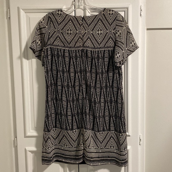 Pattern dress - Picture 2 of 2